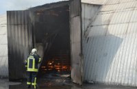 В Самарском районе Днепра загорелся ангар с деревянными поддонами (ФОТО)