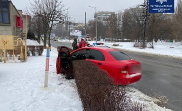 Не мог устоять на ногах, вышел из автомобиля и упал: патрульные Днепра остановили пьяного водителя на Запорожском шоссе