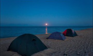 ​В Бердянске палатку с отдыхающей семьей чуть не унесло в море