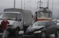 Авария на Амурском мосту Днепропетровска спровоцировала большую пробку