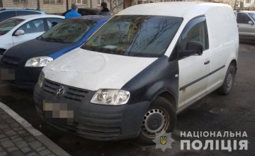В Днепре неизвестные облили шесть автомобилей кислотой: полиция открыла уголовное производство