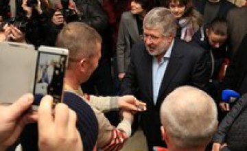 Активисты Днепропетровского Евромайдана передали Игорю Коломойскому ключи от здания облгосадминистрации 