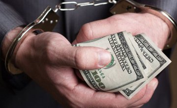 В центре Днепра задержали адвоката, передававшего взятку сотруднику СБУ в  сумме $ 20 тыс  