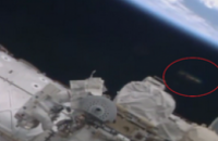 NASA засняло на видео НЛО возле МКС (ВИДЕО)