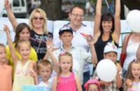 Акция партии «ЗА ЖИТТЯ» собрала на Набережной в Днепре больше 300 семей (ФОТО)