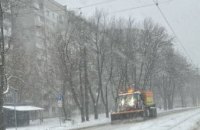 На вулицях Дніпра для ліквідації негоди працюють 119 одиниць спецтехніки
