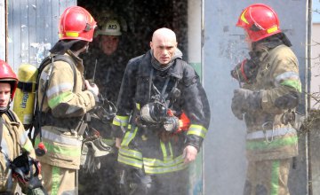 В Киеве горела квартира в многоэтажном доме: пострадало 3 человека