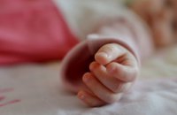 Во Львове женщина поместила в пакет новорожденного ребенка сестры с черепно-мозговой травмой и закопала заживо во дворе дома