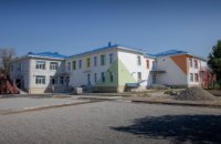 В Николаевском детском саду «Веснянка» заканчивают красить фасад и проводят внутреннюю отделку 