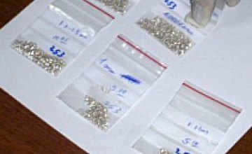 Жителя Днепропетровска поймали с «полными карманами» бриллиантов