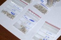 Жителя Днепропетровска поймали с «полными карманами» бриллиантов