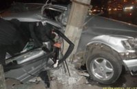 ДТП в Кривом Роге: водитель Mercedes врезался в электрический столб (ФОТО)