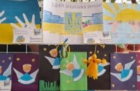 Сотня малюнків, листів та оберегів: діти з Синельниківського району підготували для бійців патріотичні послання