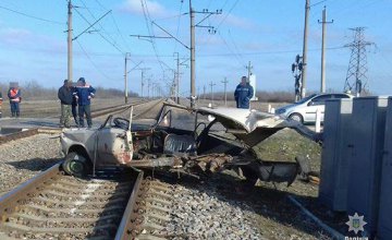 В Запорожской области автомобиль попал под пассажирский поезд (ФОТО) 