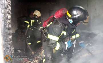 Сегодня утром в центре Кривого Рога горело общежитие (ВИДЕО)