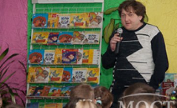 Украинский детский писатель Иван Андрусяк презентовал днепропетровским школьникам свои книги