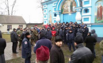 В Ровенской области 8 прихожан и 2 священника УПЦ третьи сутки голодают в заблокированном храме, - УПЦ