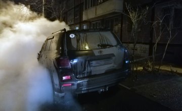 В Соборном районе Днепра утром воспламенились два автомобиля