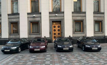 Верховная Рада Украины передала клиническим больницам Киева четыре автомобиля 