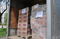Днепропетровским военнослужащим и переселенцам с Донбасса, живущим в городе, передали 3 тыс. коробок конфет (ФОТО)