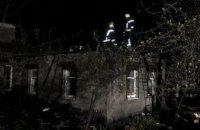 В Каменском при пожаре сгорела крыша жилого дома (ФОТО)