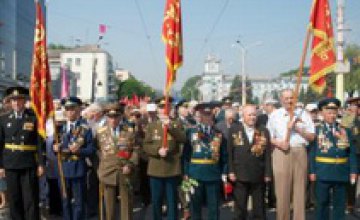 В Днепродзержинске состоялось парадное шествие ветеранов