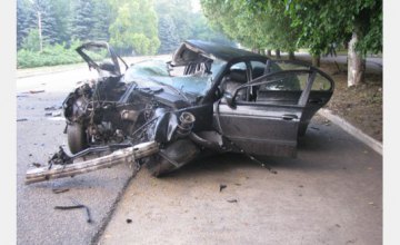 В Харьковской области BMW врезалась в столб: погибли две девушки 
