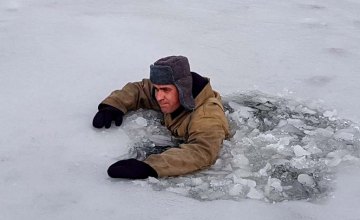 Спасатели Днепропетровщины провели тренировку по спасению людей на водных объектах в зимний период (ФОТО)