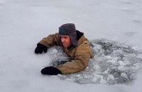 Спасатели Днепропетровщины провели тренировку по спасению людей на водных объектах в зимний период (ФОТО)