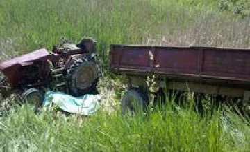 В Хмельницкой области мужчину придавило трактором