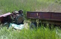 В Хмельницкой области мужчину придавило трактором