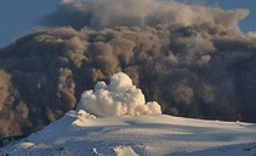 Исландский вулкан снова выбросил облако пепла