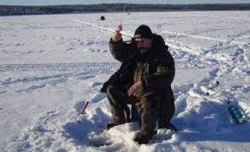 Днепропетровские спасатели предупреждают рыбаков об опасности выхода на лед