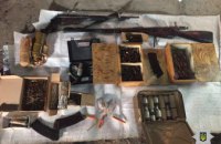 На Днепропетровщине 32-летний мужчина превратил два гаража в склад оружия (ФОТО)