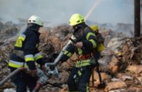 В Днепре произошел масштабный пожар на складе макулатуры (ФОТО)