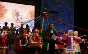 В Днепропетровском оперном театре более 1 тыс. детей поздравили с днем Святого Николая