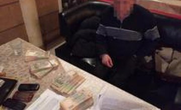 Одесский судья, пойманный на взятке 500 тыс грн, сбежал со стрельбой