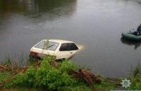 В Винницкой области пьяный водитель не справился с управлением и упал в реку 