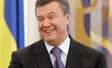 Виктор Янукович поздравил женщин с 8 Марта