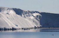 Ученые встревожены из-за появления тысяч озер в Антарктиде