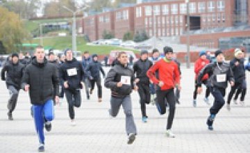 Более  400  спортсменов пробежали «Днепровскую милю» (ФОТО)