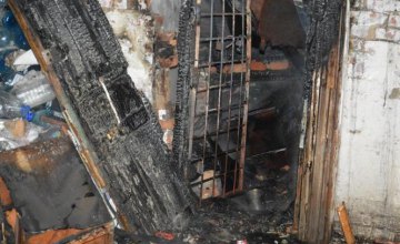 В центре Днепра почти 7 часов тушили пожар в заброшенном здании (ФОТО, ВИДЕО)