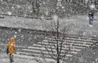 ​Снігопад у Дніпрі: комунальники продовжують прибирати місто, громадський транспорт працює без перебоїв
