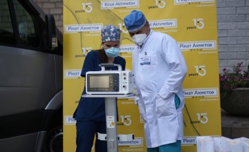 Больницы Днепра получили еще два аппарата искусственной вентиляции легких от ДТЭК и Фонда Рината Ахметова