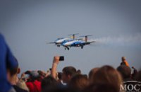 Фестиваль «Вільне небо»: организаторы разыграли прыжки с парашютом и полеты на самолете