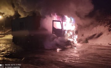 Пострадал 62-летний водитель: в Днепре загорелся грузовой автомобиль