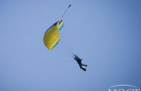 В Днепропетровской области 15-летнего парашютиста во время прыжка унесло ветром (ФОТО)