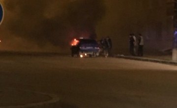 В Днепропетровске на ходу загорелся автомобиль (ФОТО)