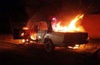 В Индустриальном районе Днепра дотла сгорел припаркованный автомобиль (ФОТО)