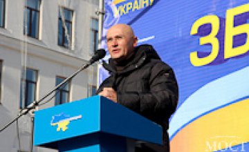 Мы выступаем за мир и порядок в Днепропетровске и области и хотим, чтобы Украина была единой, неделимой и процветающей страной, 